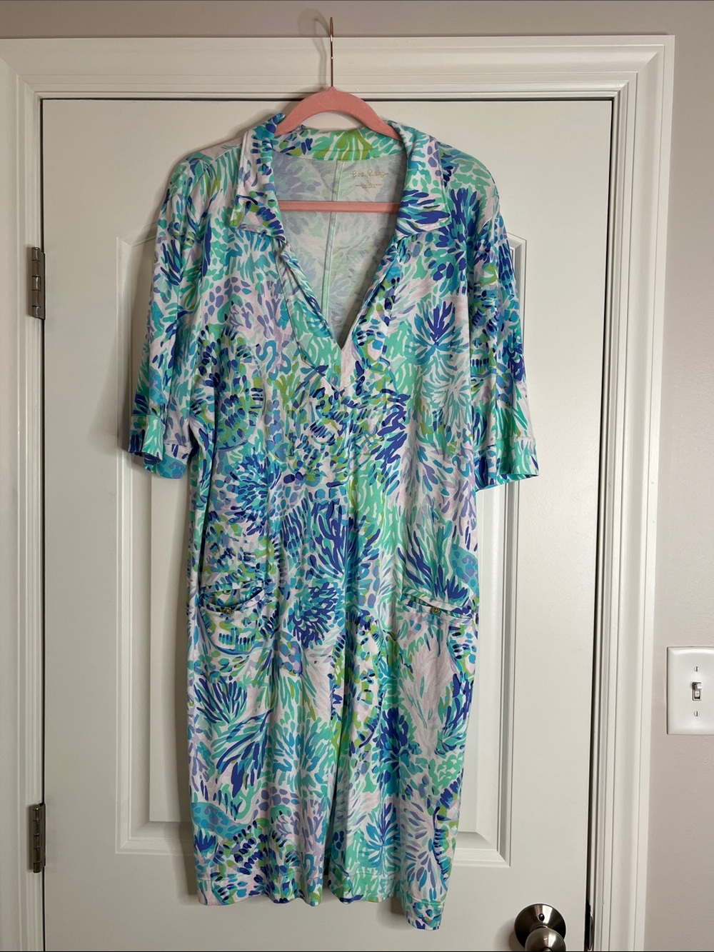 Lily Pulitzer-Quincy UPF 50+ Polo Shift V-Neck Floral in Blue and Green-XL